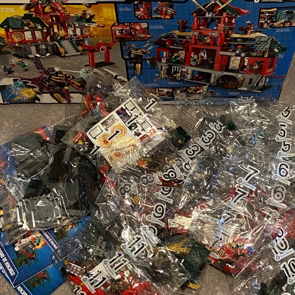 Lego 70728 Ninjago set only first bag opened. Complete. Box very damaged - Picture 4 of 8